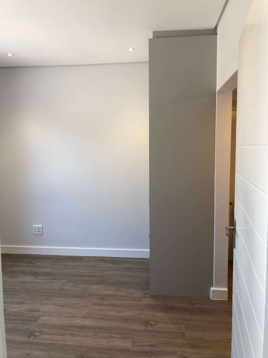 To Let 4 Bedroom Property for Rent in Somerset Ridge Western Cape